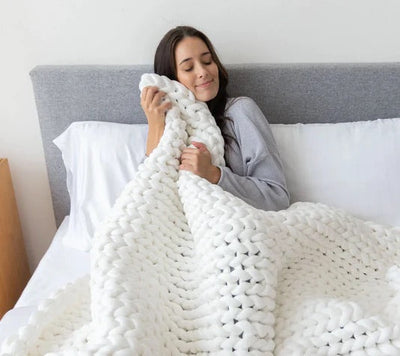 ALURA™  -  KNITTED COMFORT BLANKET